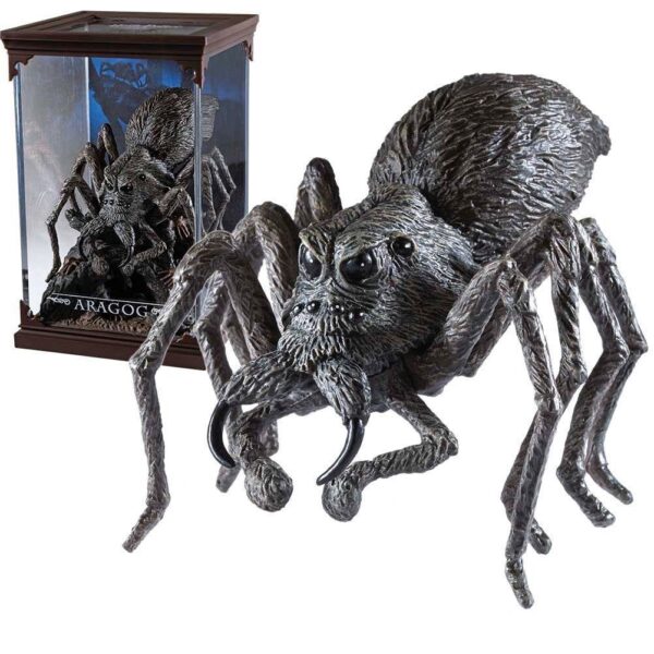 Harry Potter Magical Creature Statue 16 - Aragog in een doorzichtige vitrine, gedetailleerde spin uit de Forbidden Forest.