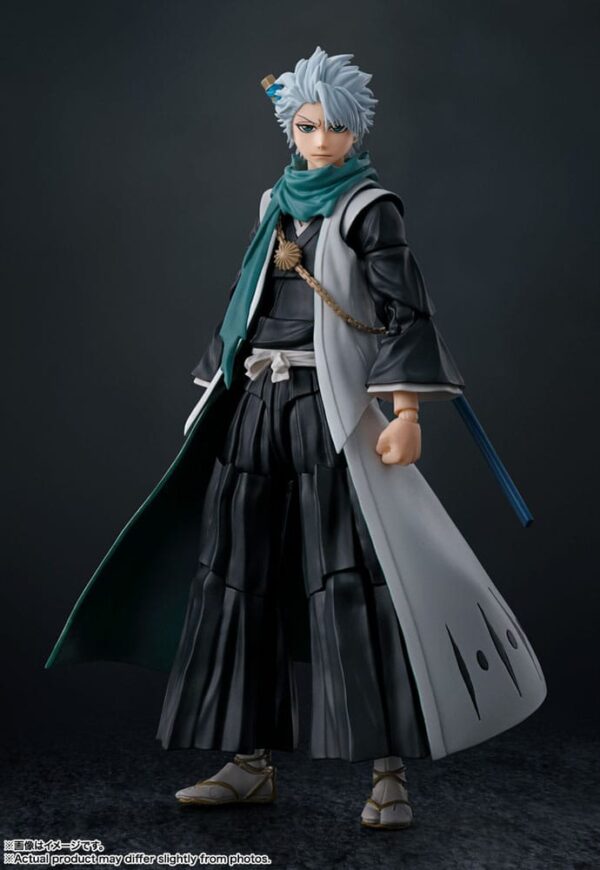 Bleach Toushiro Hitsugaya S.H.Figuarts Action Figure van 14 cm, gedetailleerd ontwerp met accessoires en beweegbare gewrichten.