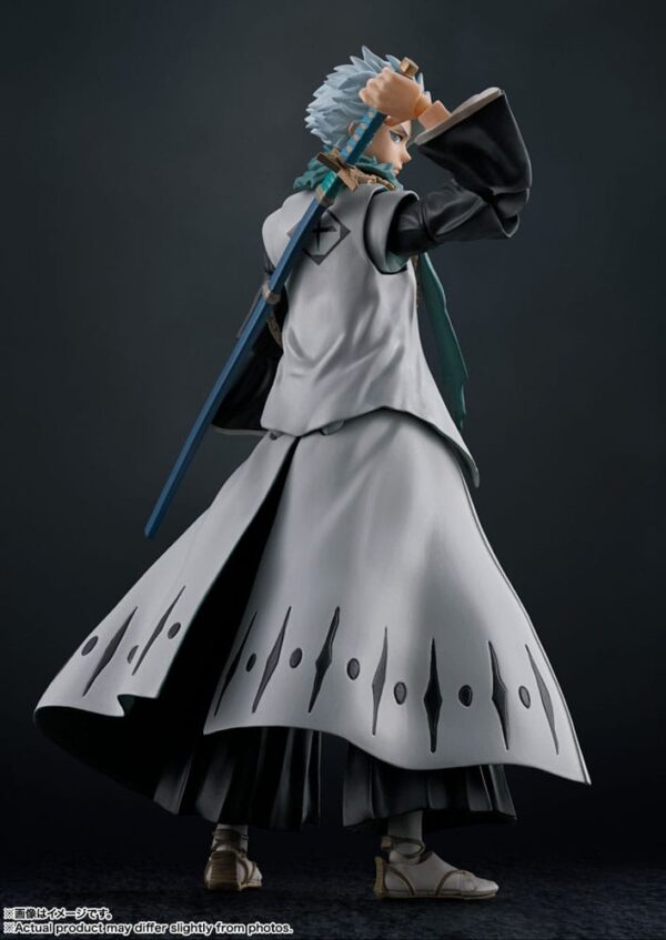 Bleach Toushiro Hitsugaya S.H.Figuarts Action Figure van 14 cm, gedetailleerd ontwerp met accessoires en beweegbare gewrichten.