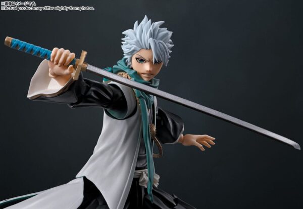 Bleach Toushiro Hitsugaya S.H.Figuarts Action Figure van 14 cm, gedetailleerd ontwerp met accessoires en beweegbare gewrichten.