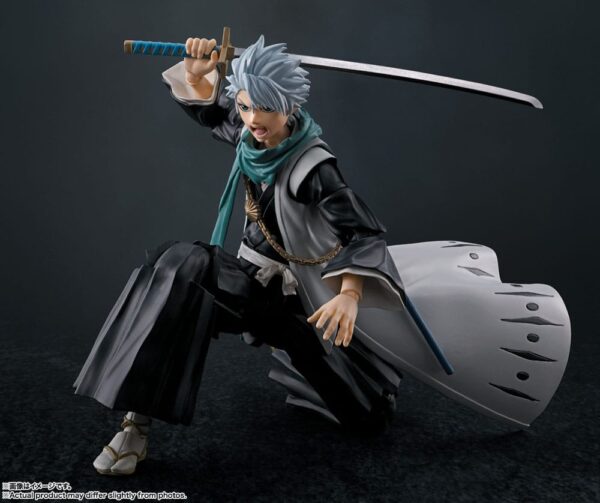 Bleach Toushiro Hitsugaya S.H.Figuarts Action Figure van 14 cm, gedetailleerd ontwerp met accessoires en beweegbare gewrichten.