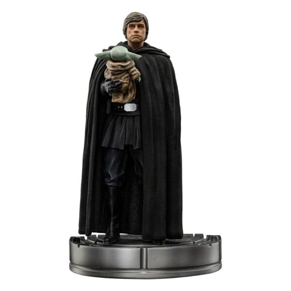 Luke Skywalker draagt Grogu op zijn arm in een gedetailleerde Art Scale 1/10 statue van Iron Studios, gebaseerd op een iconische scène uit The Mandalorian.