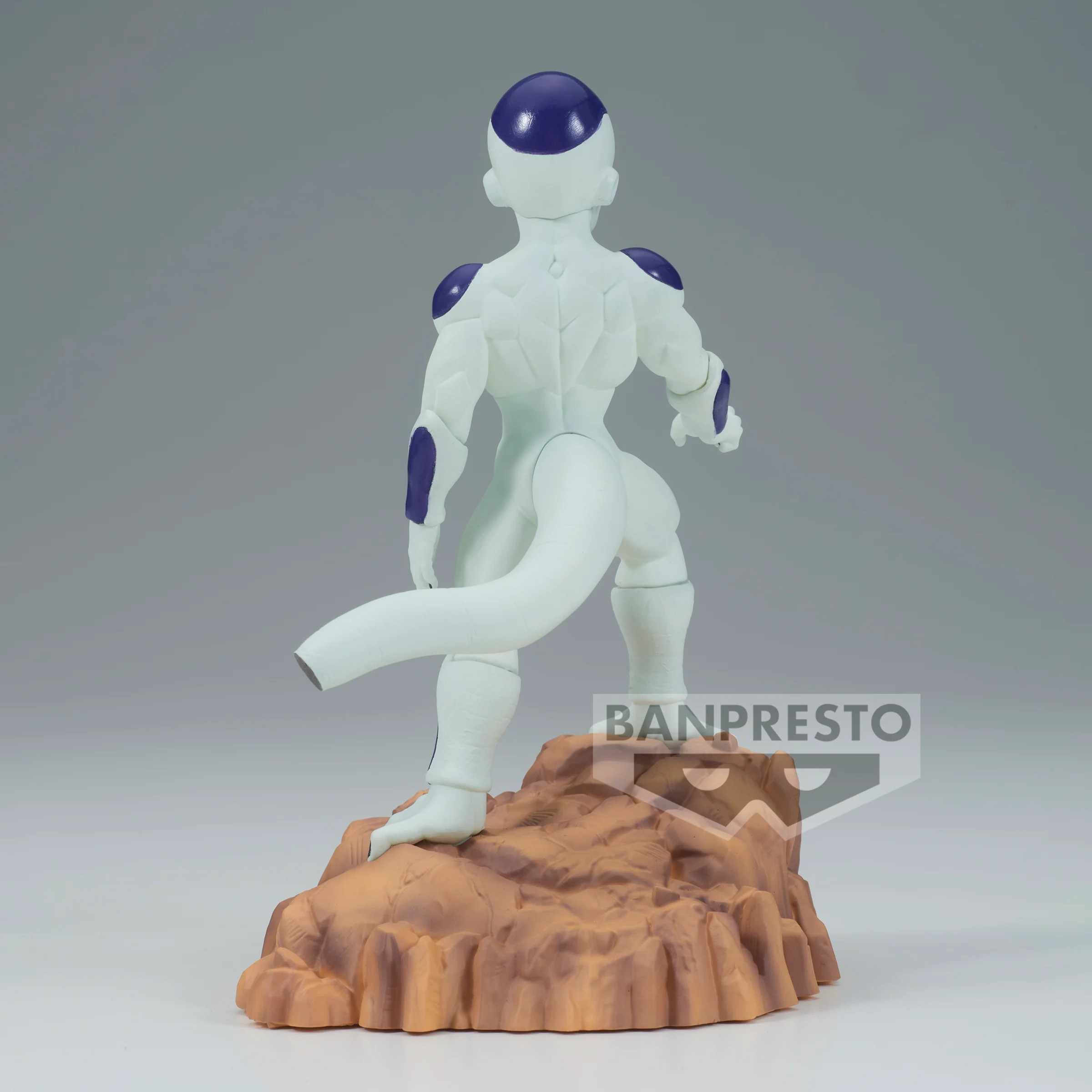 Dragon Ball Z Freezer History Box figuur van 13 cm, gedetailleerde weergave van de iconische antagonist in klassieke vorm.