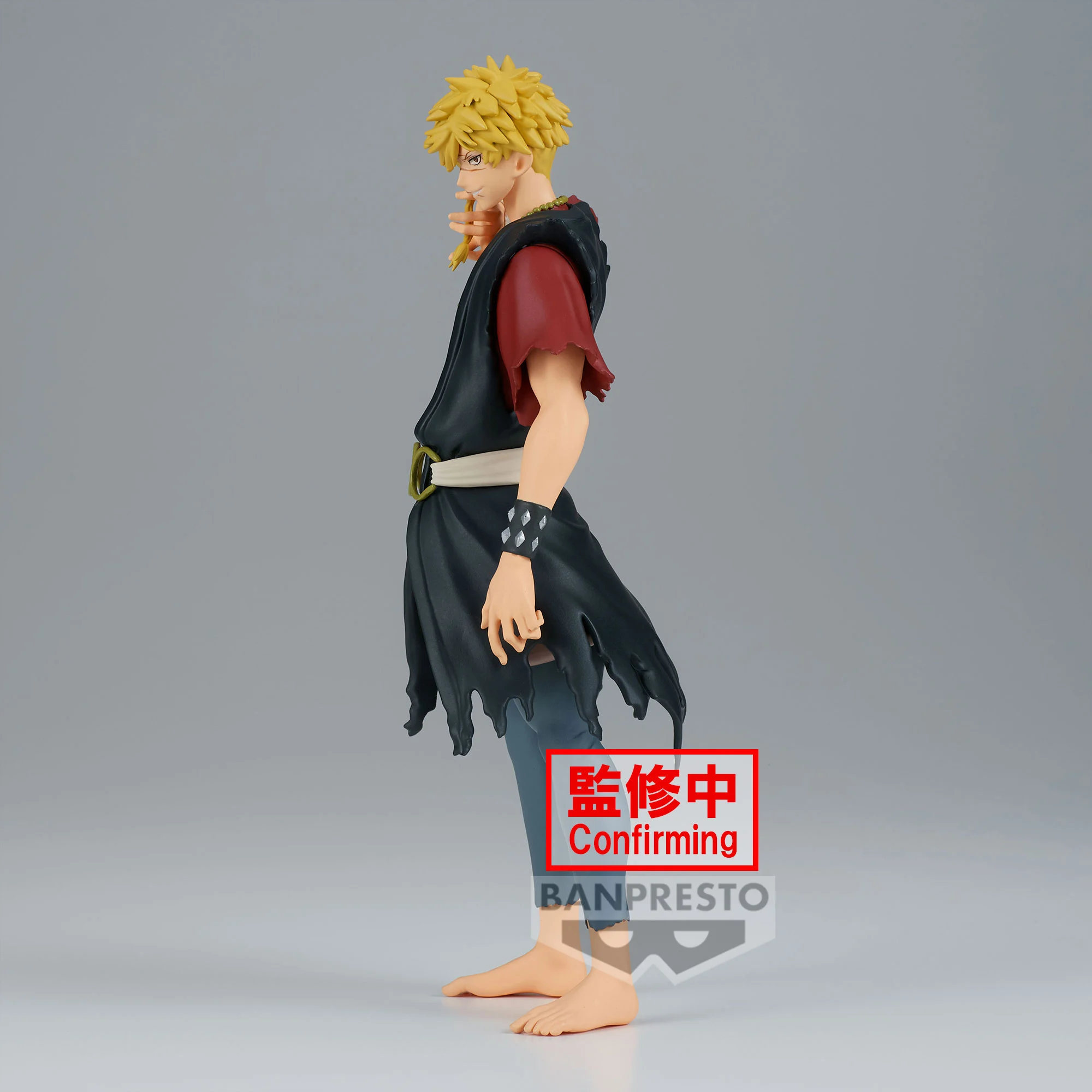 Hell's Paradise Aza Chobe DXF figuur in karakteristieke outfit met rood en zwart, 17cm Banpresto collectible in staande pose met gouden haar en ketting