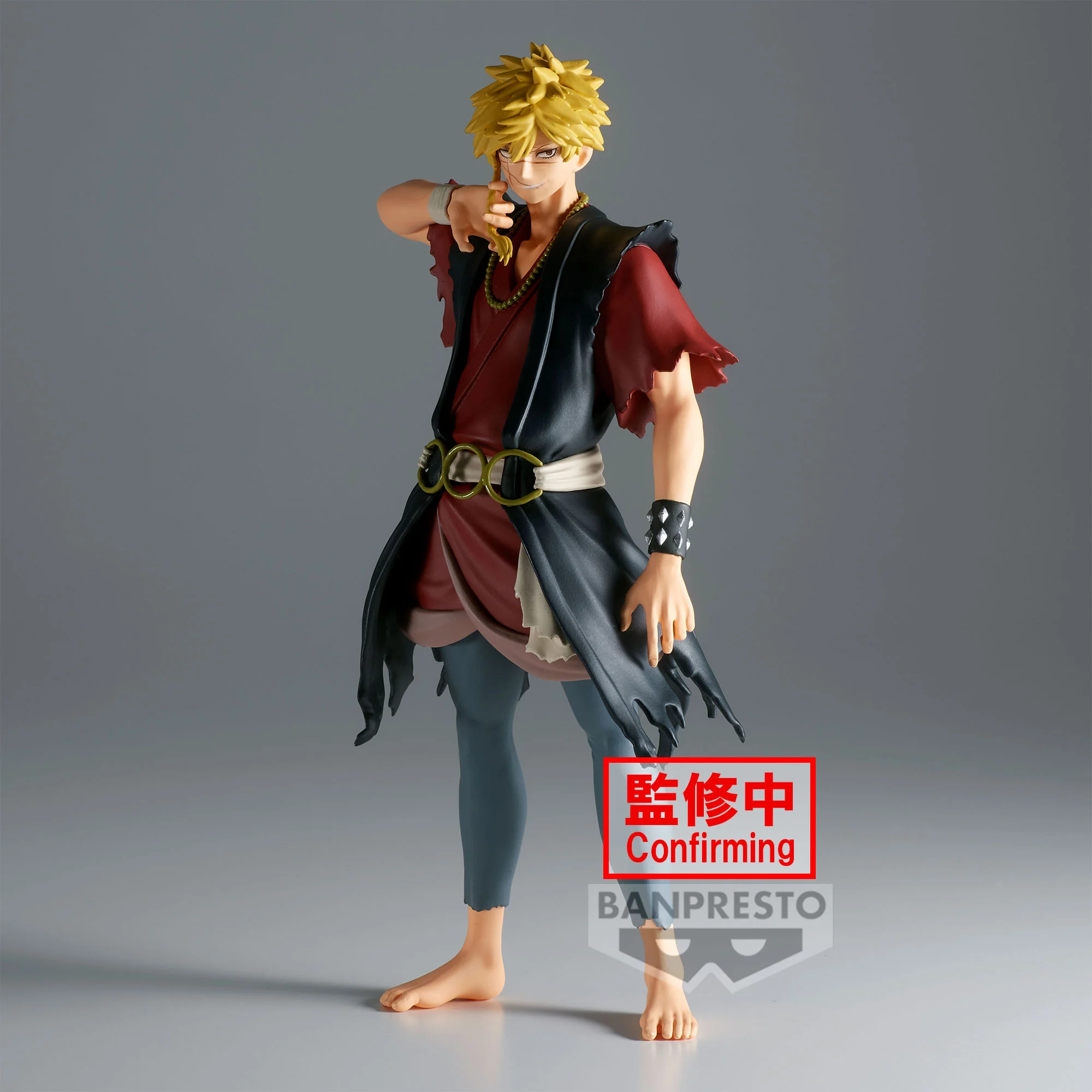 Hell's Paradise Aza Chobe DXF figuur in karakteristieke outfit met rood en zwart, 17cm Banpresto collectible in staande pose met gouden haar en ketting