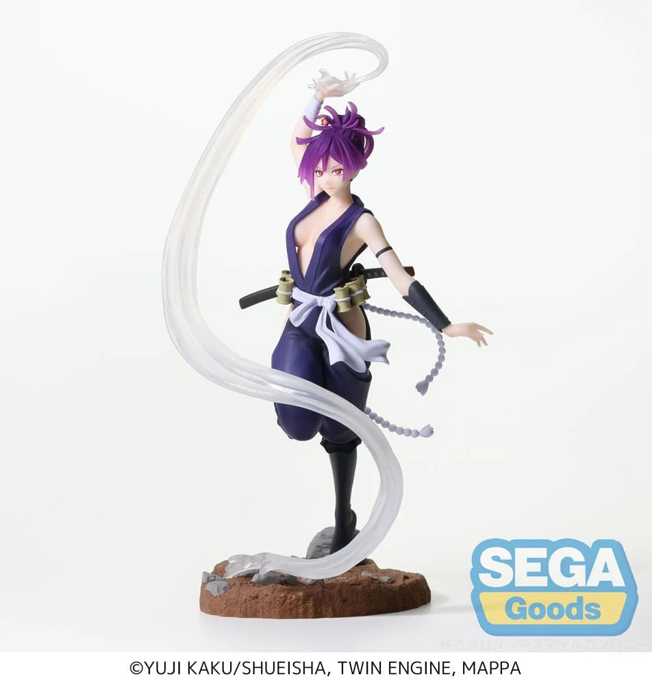 Hell's Paradise Yuzuriha Luminasta statue met paars haar in dynamische pose, 21cm SEGA collectible met transparant zwaardeffect en ninja outfit